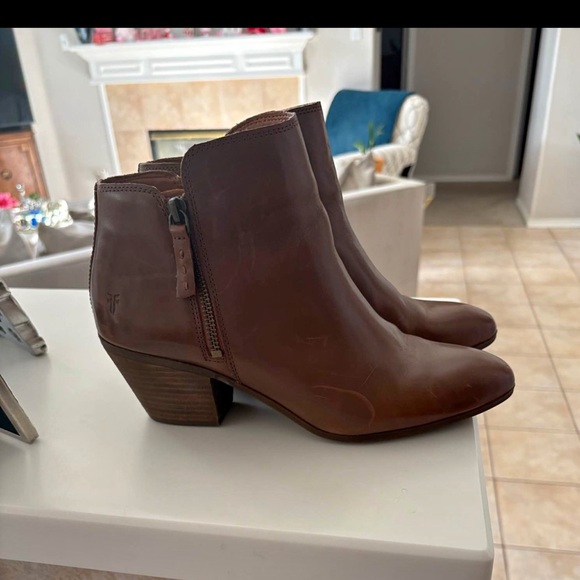 Frye Women's Tan Leather Double Zip Chelsea Ankle Booties - Picture 4 of 5